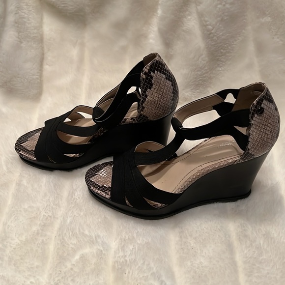 🖤PRICE DROP🖤Calvin Klein Black 5 inch Wedge WORN ONCE/ EXCELLENT CONDITION🖤🖤 - Picture 2 of 7
